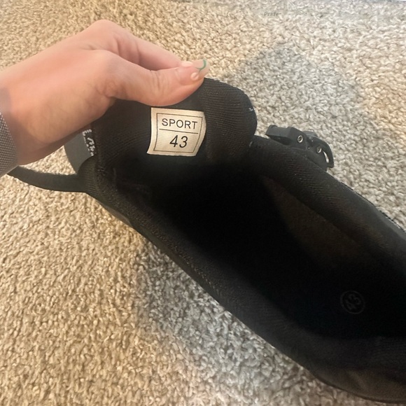 Black and Gray Cycling Shoes - Picture 3 of 3